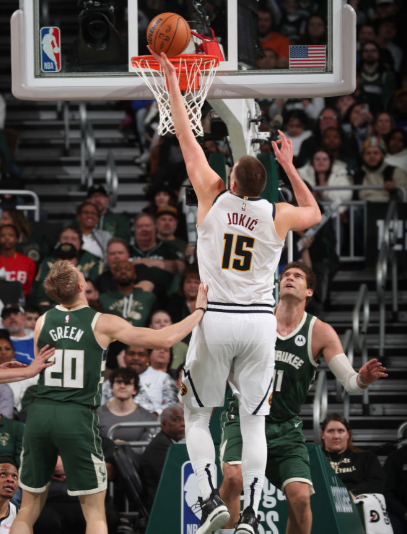 九游体育入口 -包含密尔沃基雄鹿发布备战花絮，窗口期篮板制胜，NBA常规赛任务艰巨，训练强度明显提升的词条